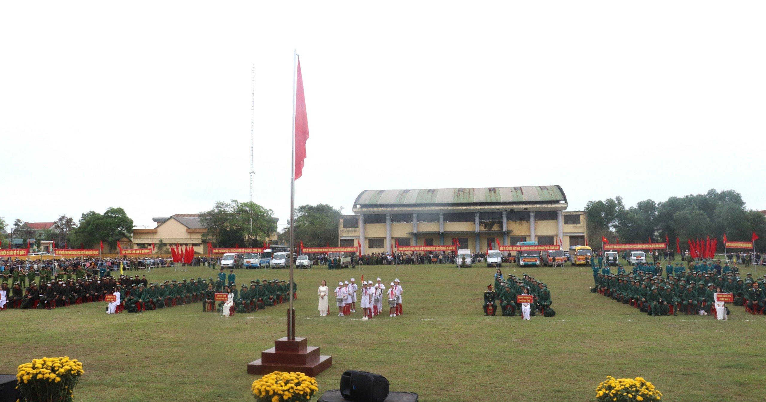 Huyện Triệu Phong long trọng tổ chức lễ giao quân năm 2024