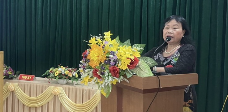 Bà Nguyễn Thị Hồng Vân phát biểu tại hội nghị 