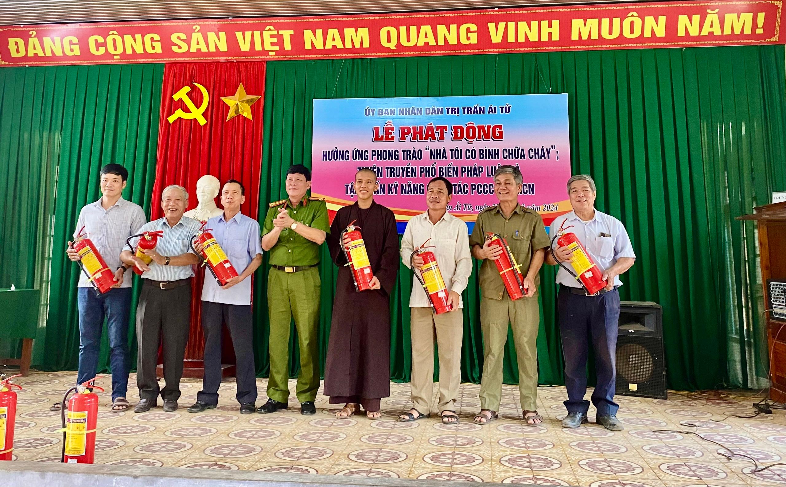 Phát động phong trào “Nhà tôi có bình chữa cháy”