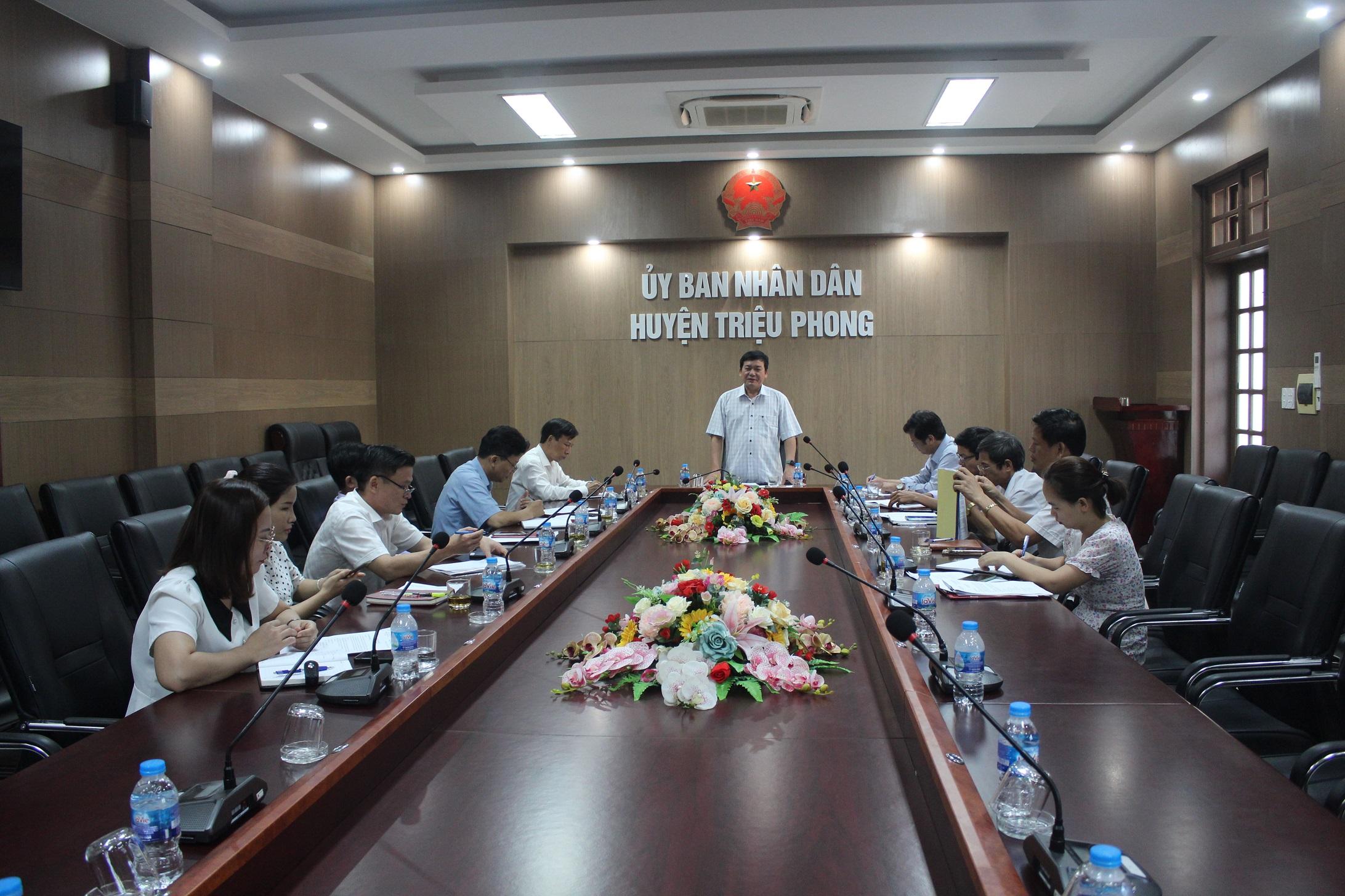 UBND huyện Triệu Phong tổ chức phiên làm việc với Trường...