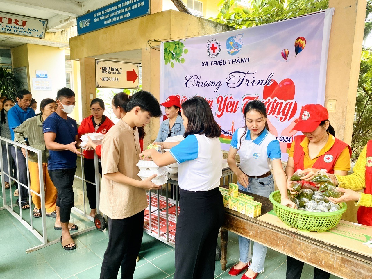 Chương trình “Bữa cơm yêu thương” cho bệnh nhân có hoàn cảnh khó khăn