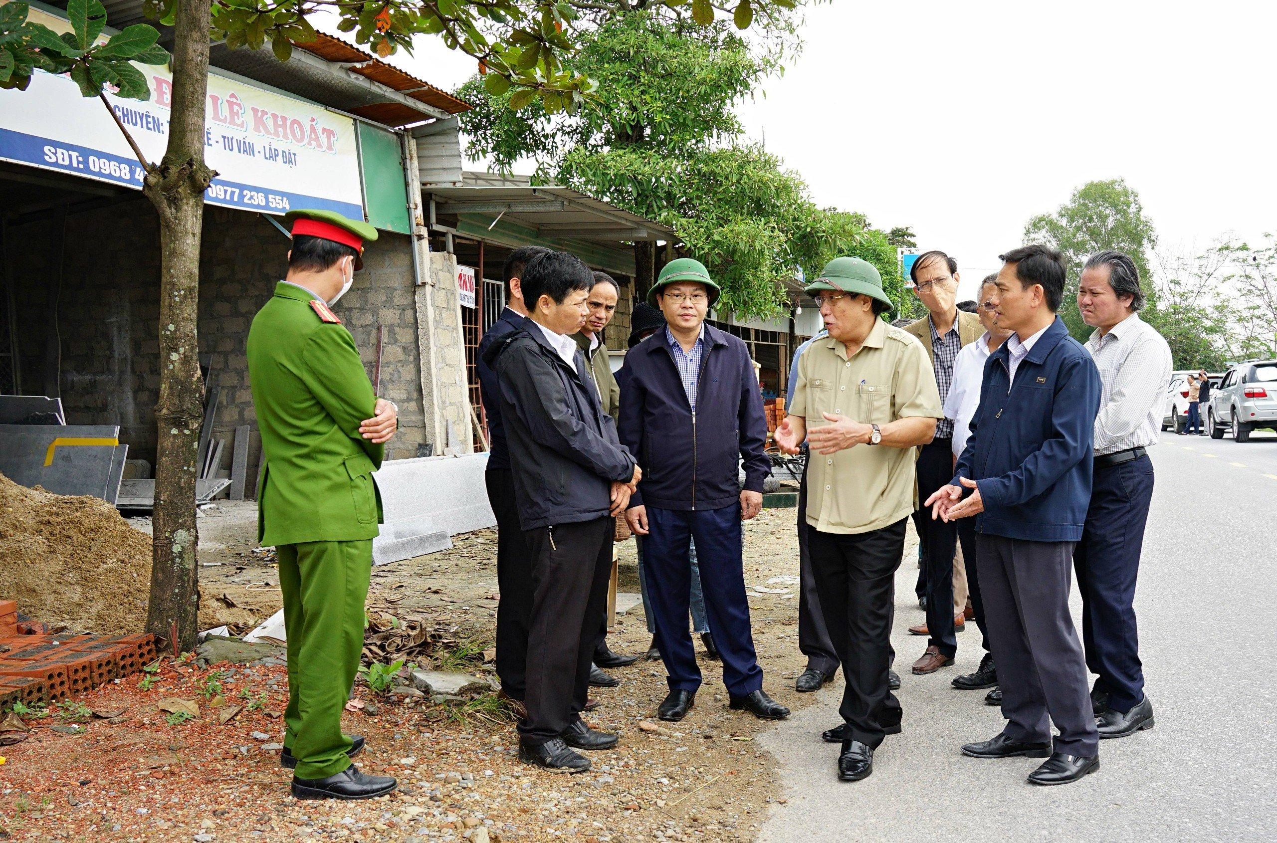 Lãnh đạo UBND tỉnh Quảng Trị kiểm tra tình hình dịch...