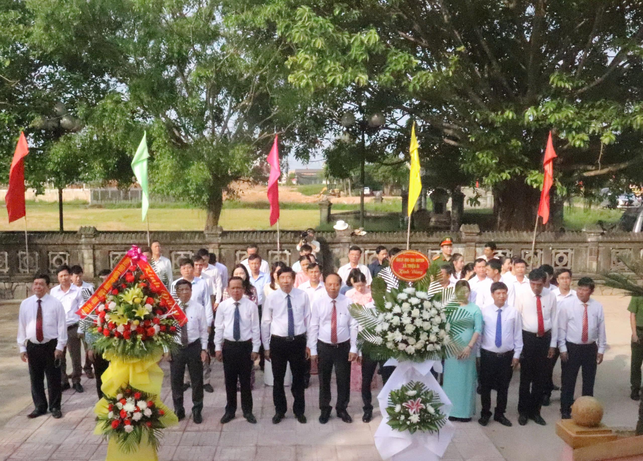 Huyện Triệu Phong viếng đền thờ Bác Hồ